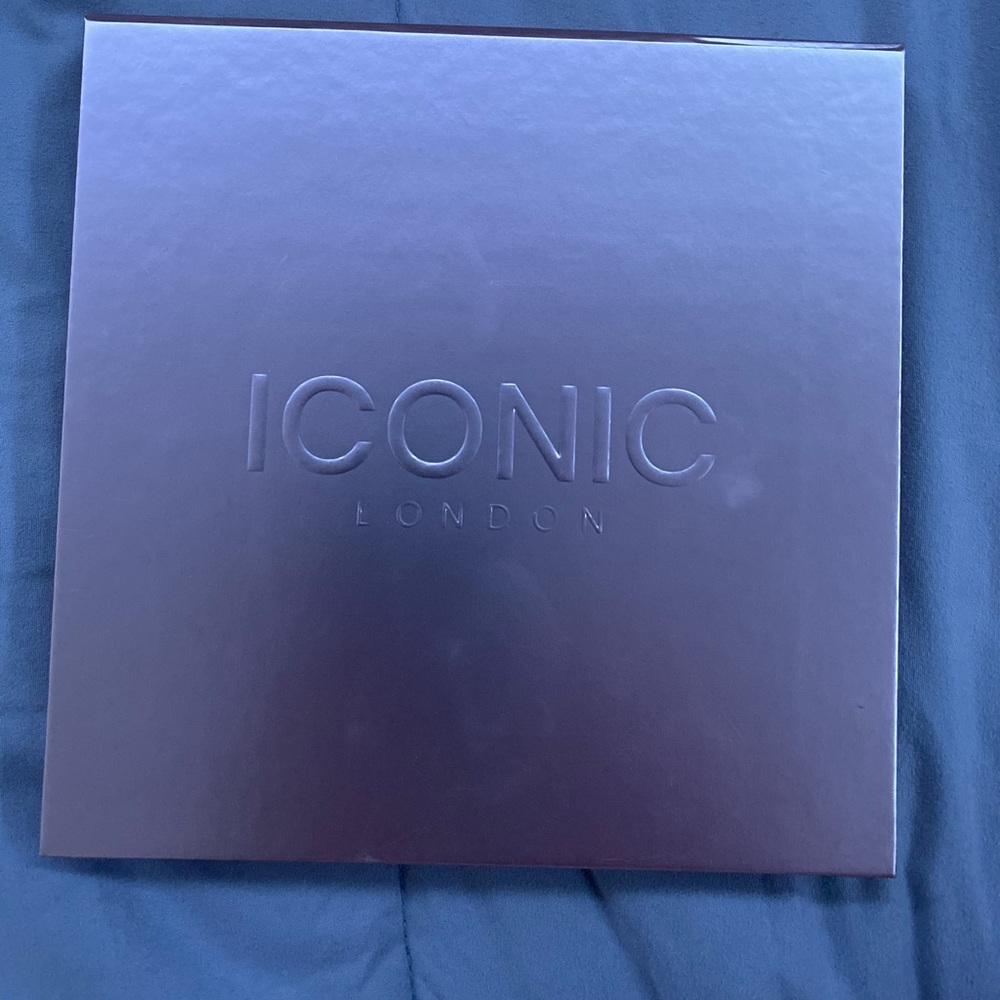 Iconic makeup